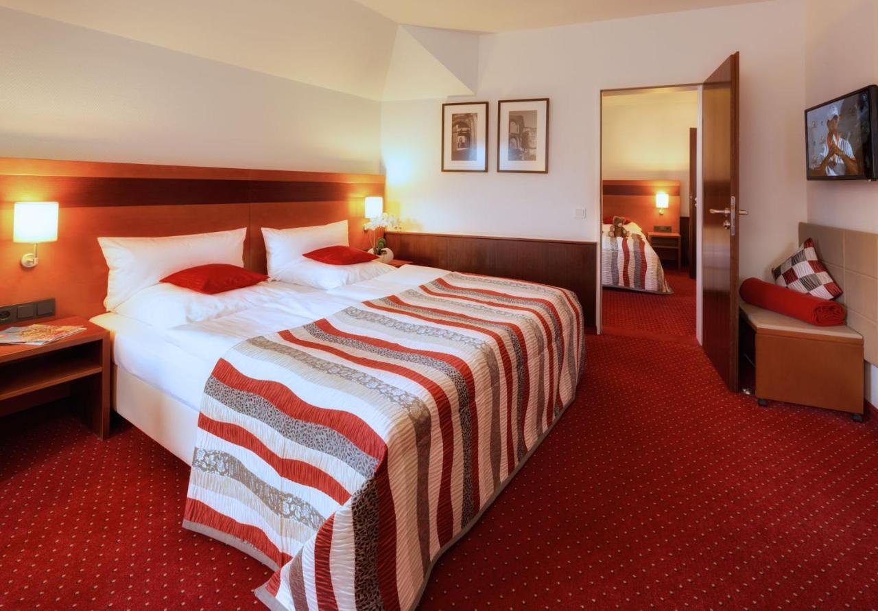 Hotel Am Rosenpark Aachen Bagian luar foto