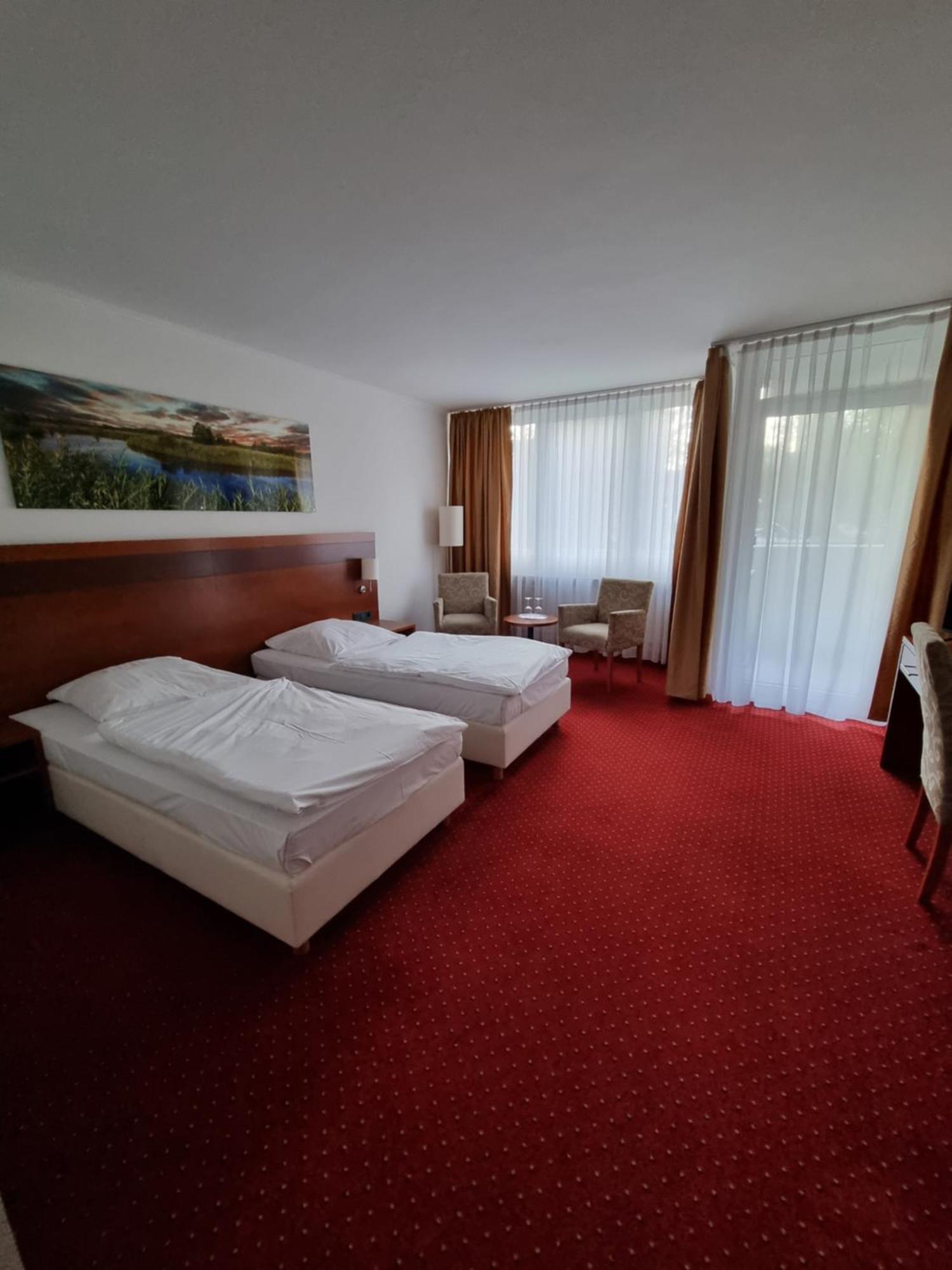 Hotel Am Rosenpark Aachen Bagian luar foto