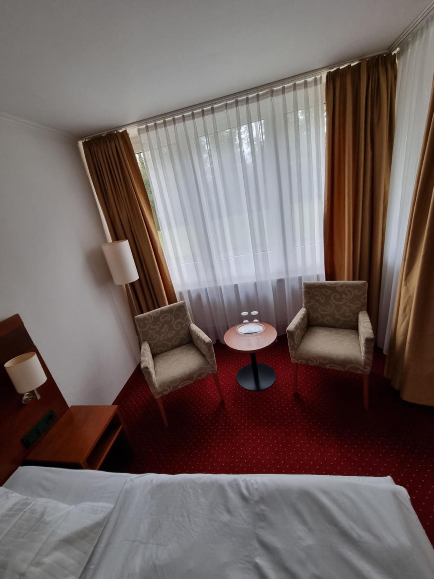 Hotel Am Rosenpark Aachen Bagian luar foto