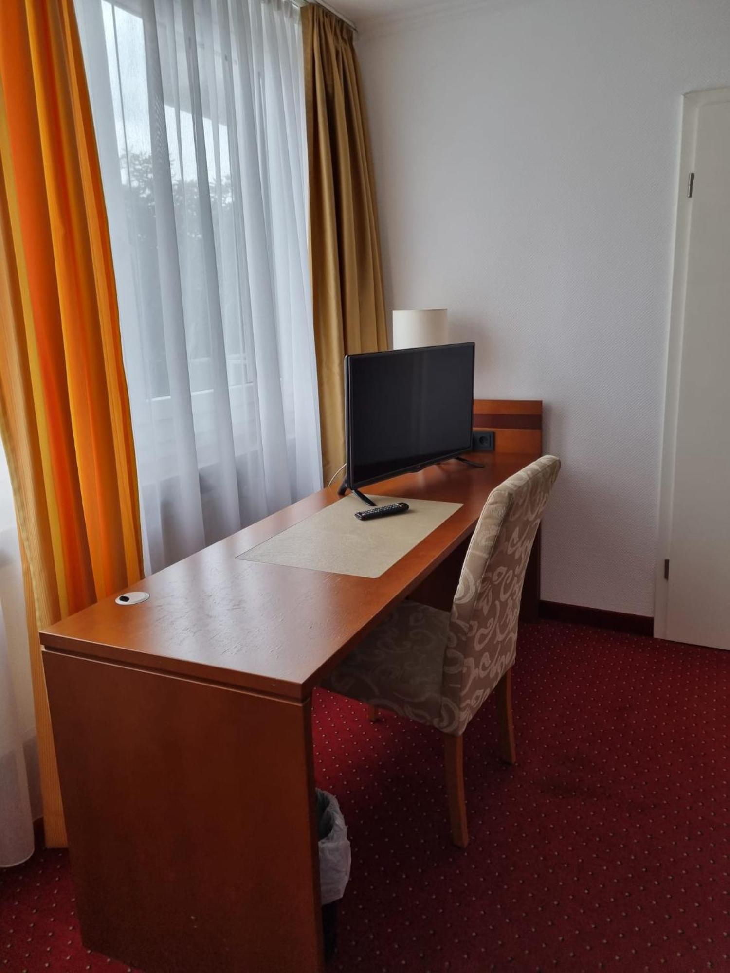 Hotel Am Rosenpark Aachen Bagian luar foto