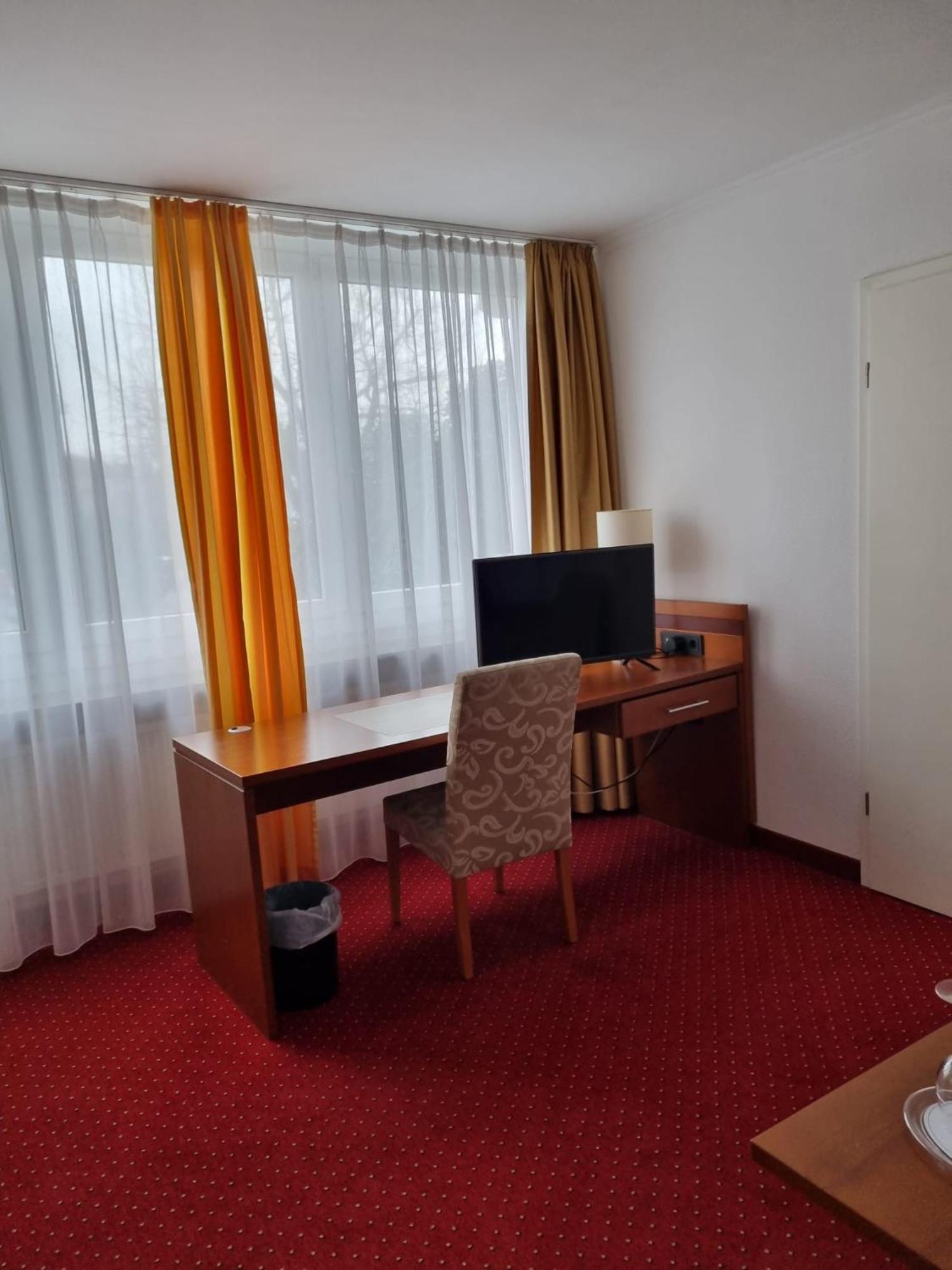 Hotel Am Rosenpark Aachen Bagian luar foto
