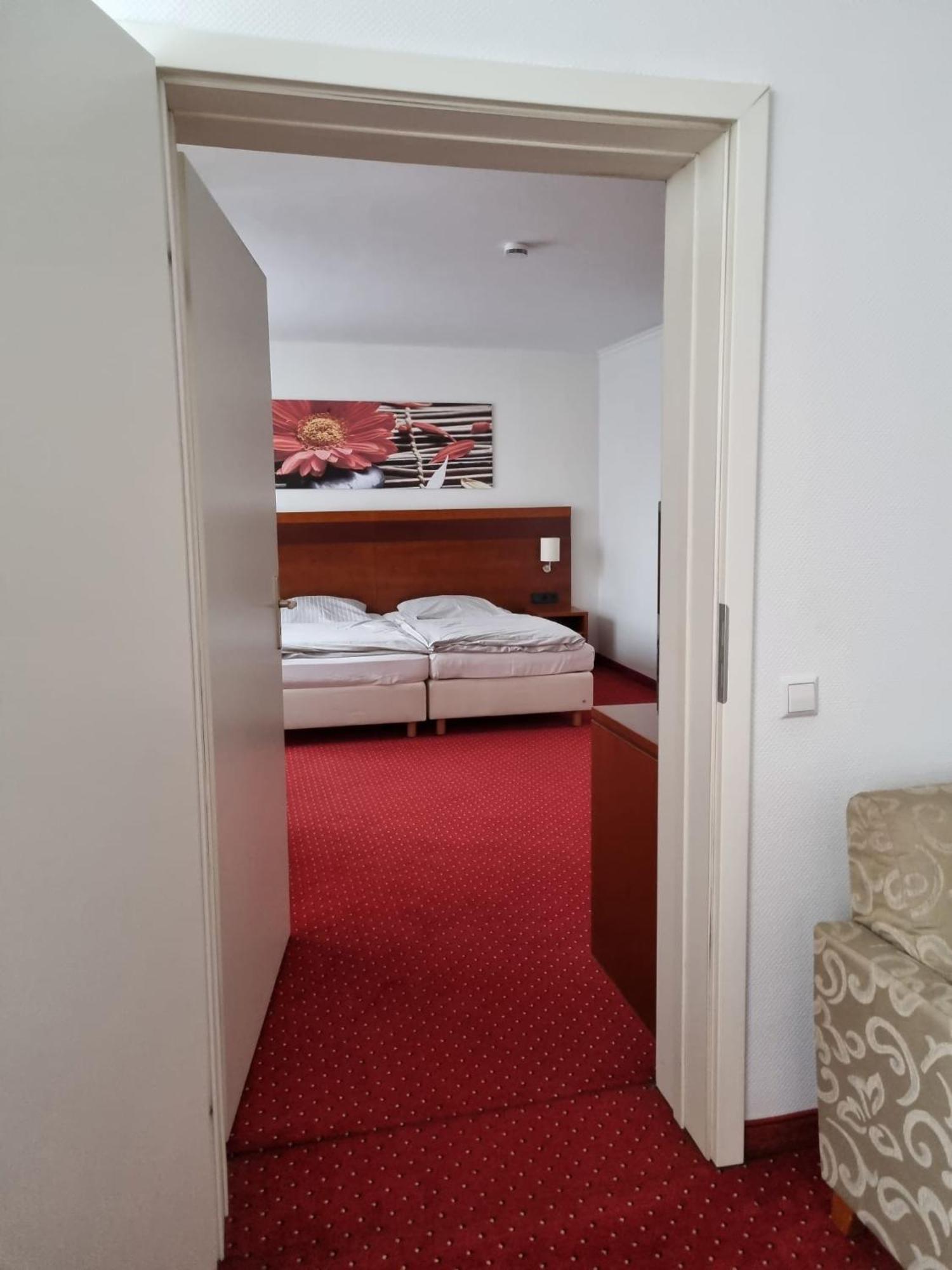 Hotel Am Rosenpark Aachen Bagian luar foto