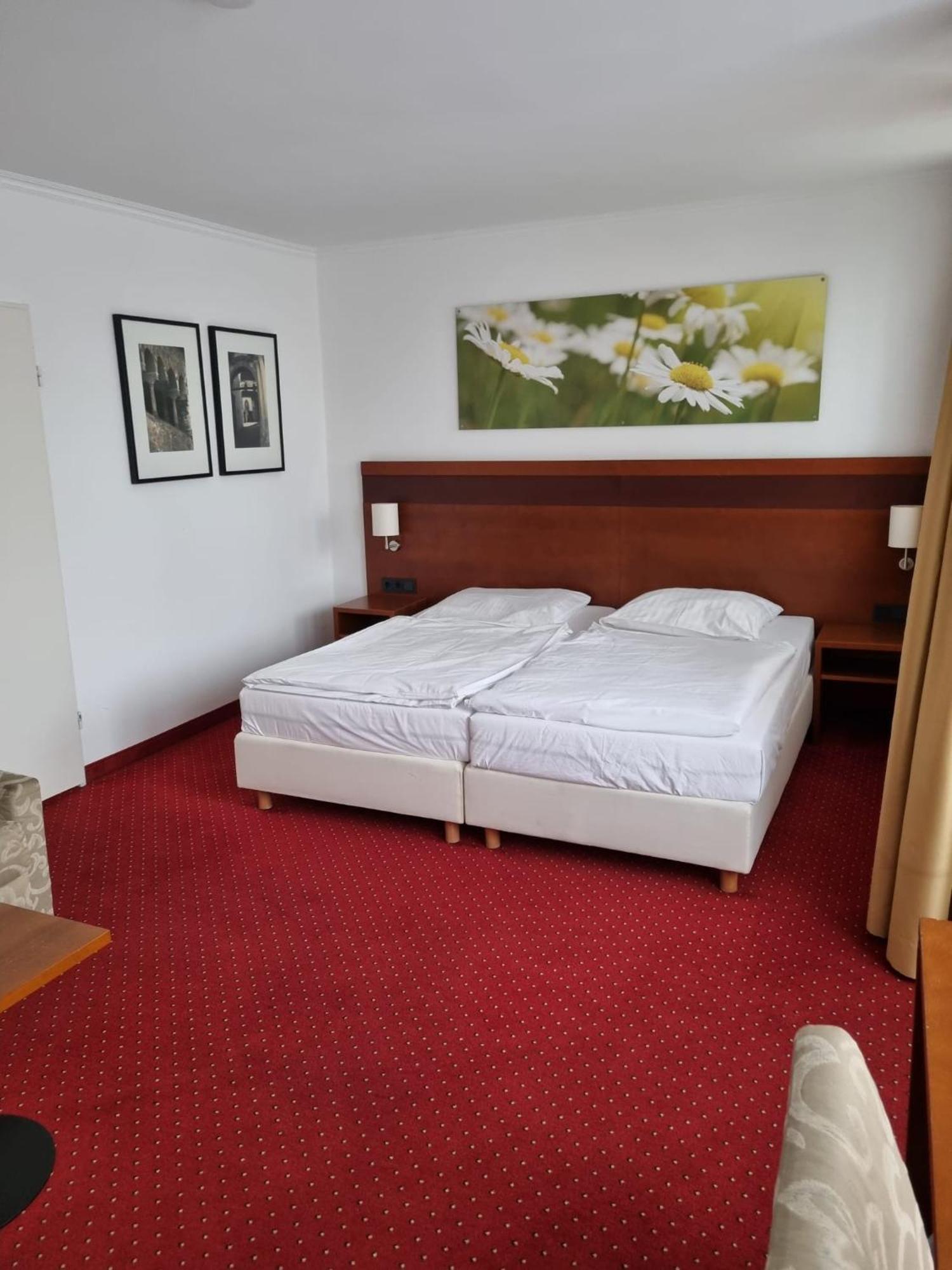 Hotel Am Rosenpark Aachen Bagian luar foto