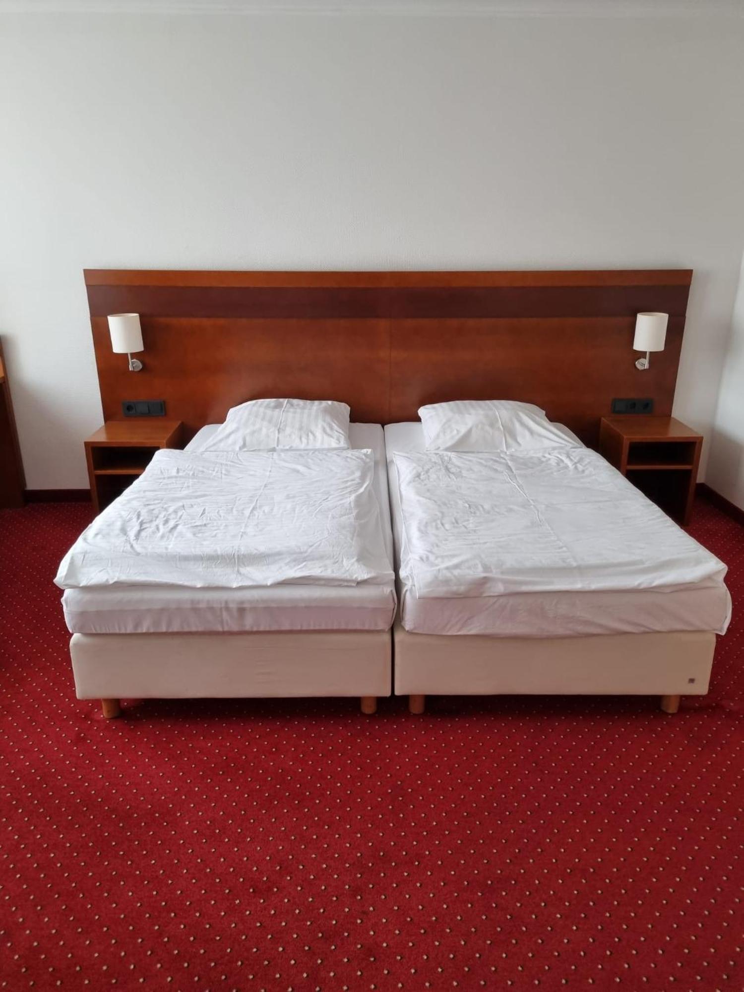 Hotel Am Rosenpark Aachen Bagian luar foto