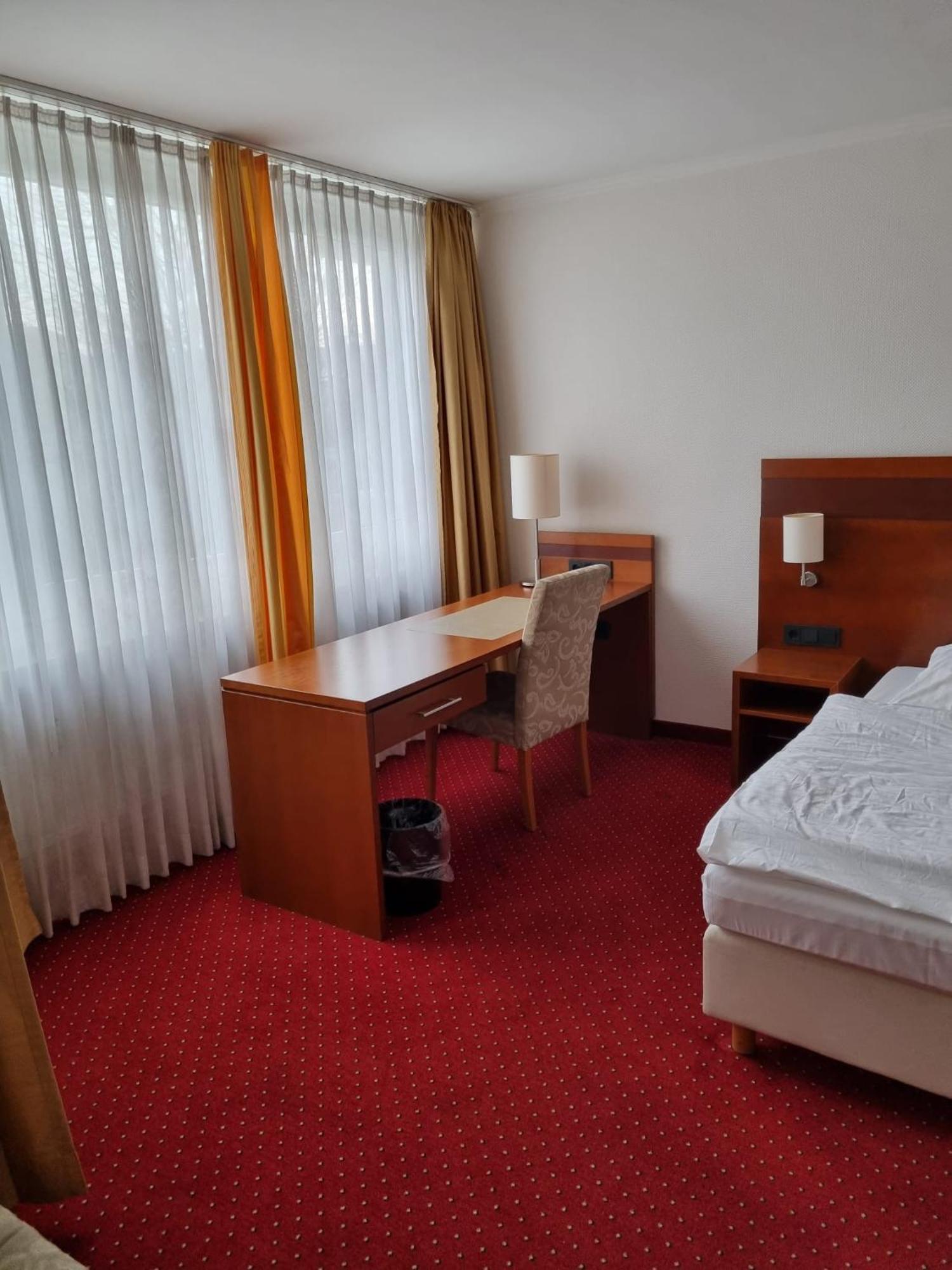 Hotel Am Rosenpark Aachen Bagian luar foto