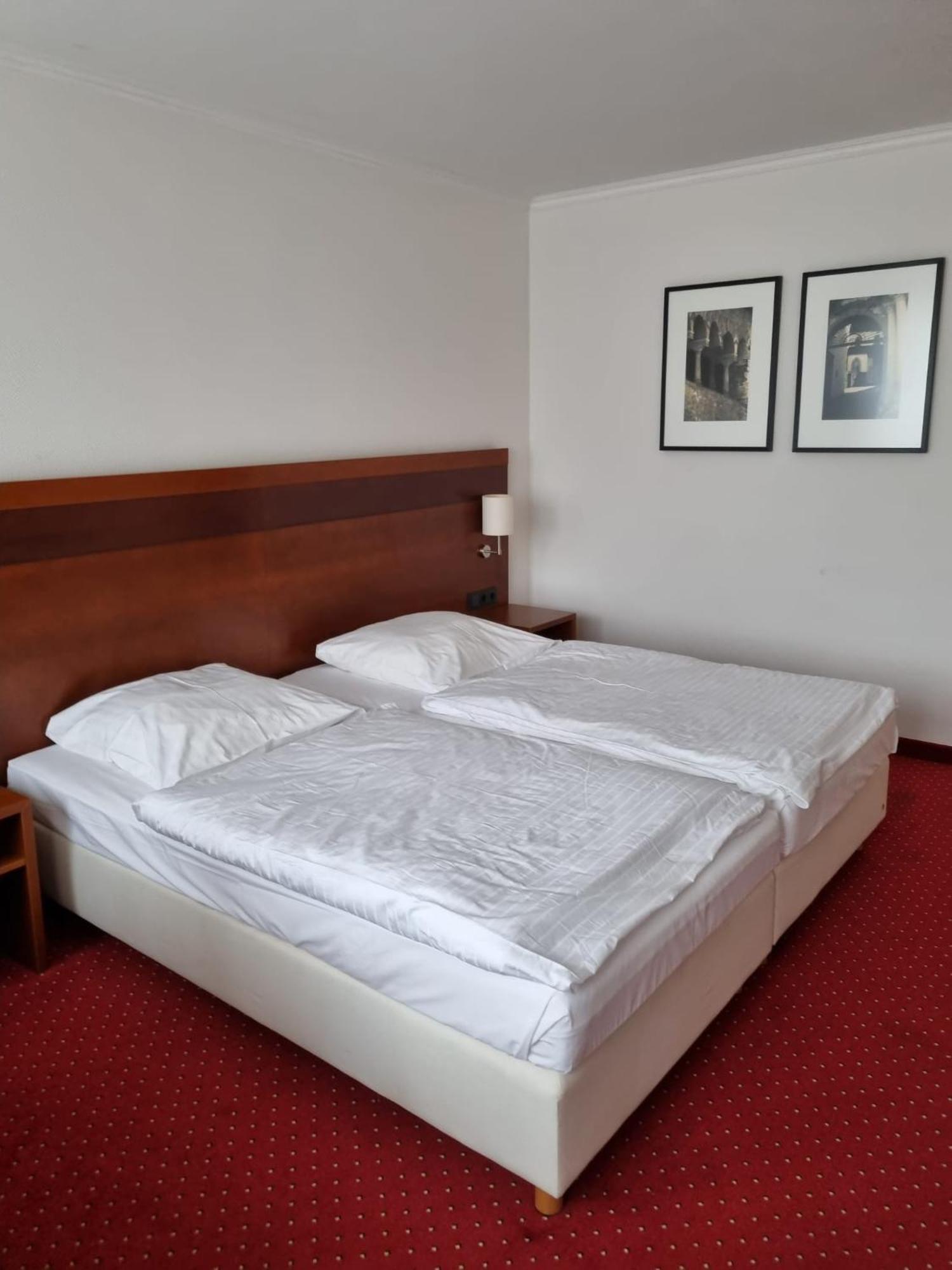 Hotel Am Rosenpark Aachen Bagian luar foto