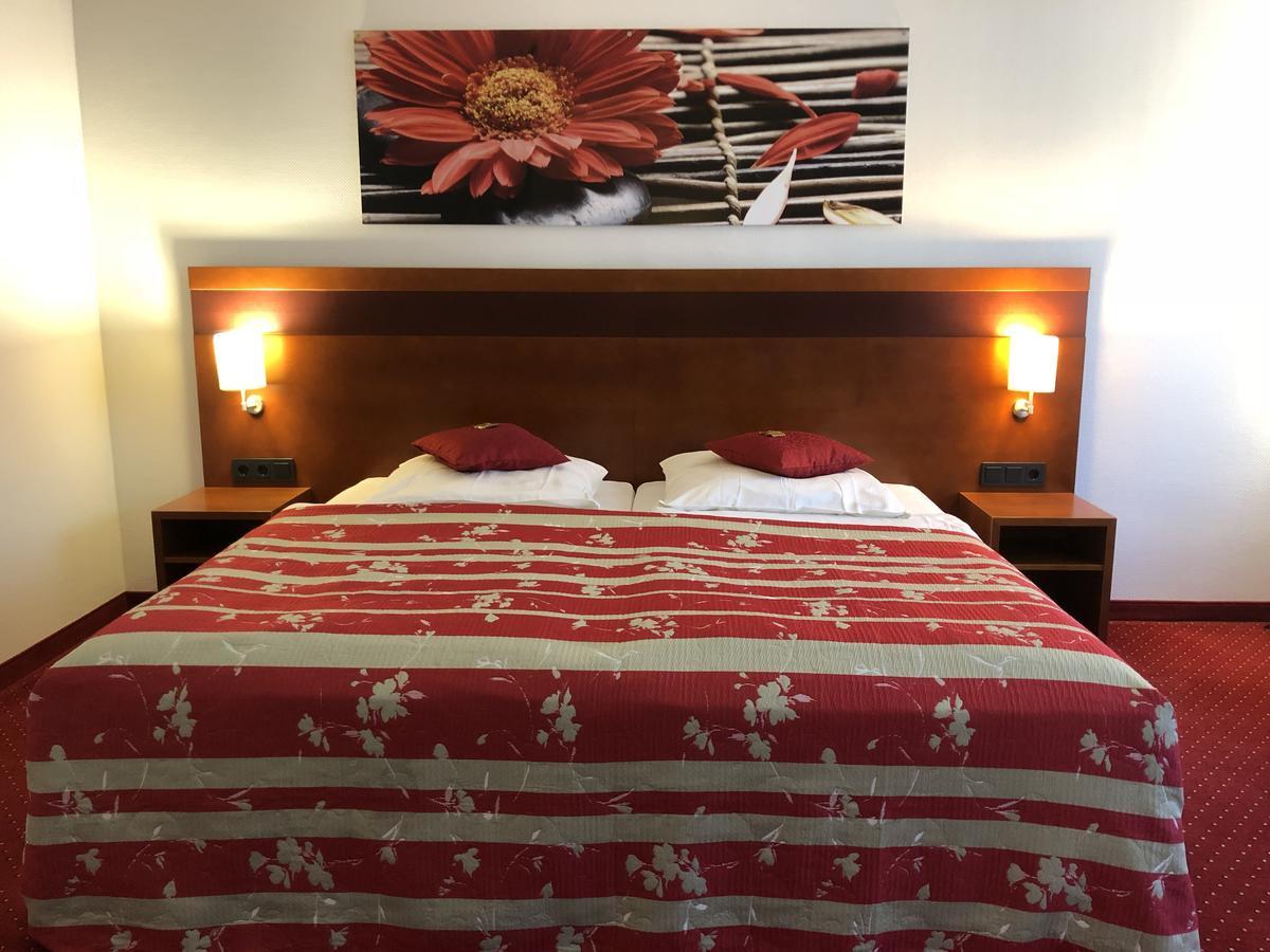 Hotel Am Rosenpark Aachen Bagian luar foto