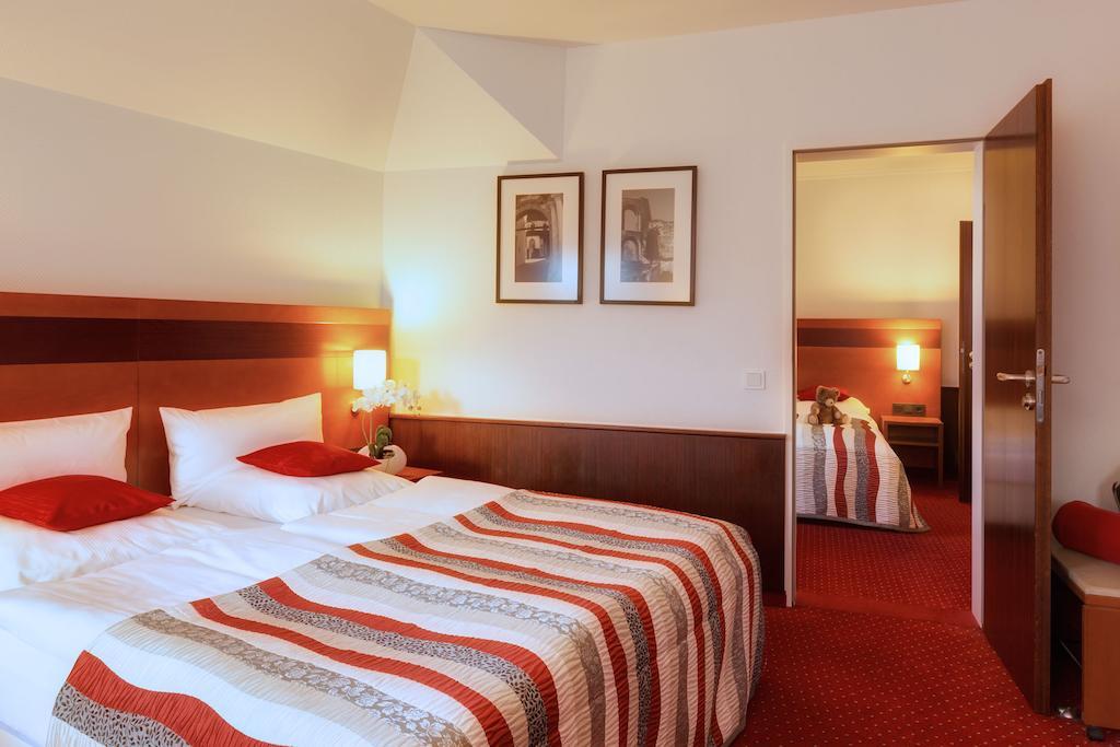 Hotel Am Rosenpark Aachen Bagian luar foto